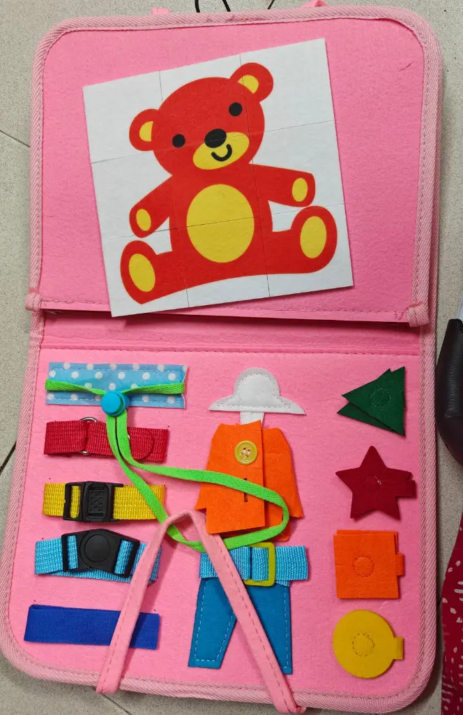 KIDS BUSY BOOK
